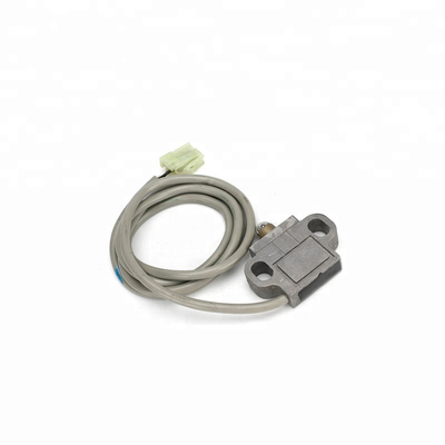 Sensor Saklar Tekanan Excavator Perjalanan 203-06-5621 D4C-9093 PC200-5 PC200-6